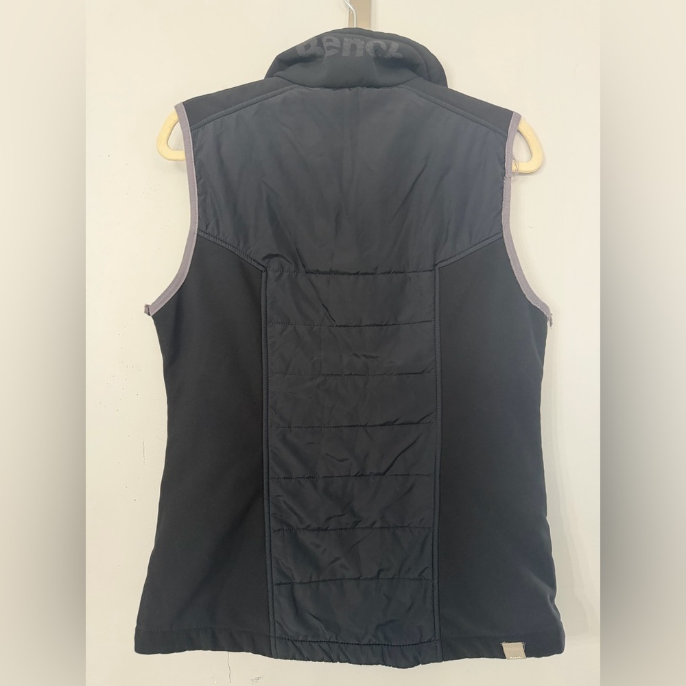 Bench. Women’s Large Black Quilted Puffer Vest Zipper Pockets lightweight active - Picture 3 of 7